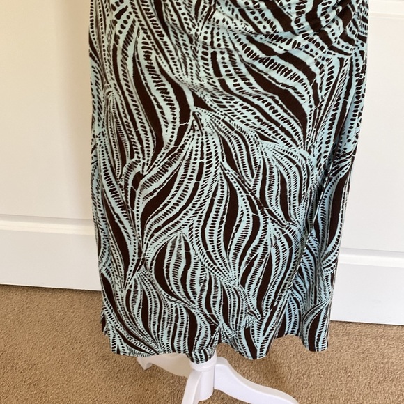 Tommy Bahama Brown and Blue Sheath Dress with V-Neck. Ruched at side. Size L. - Picture 7 of 14